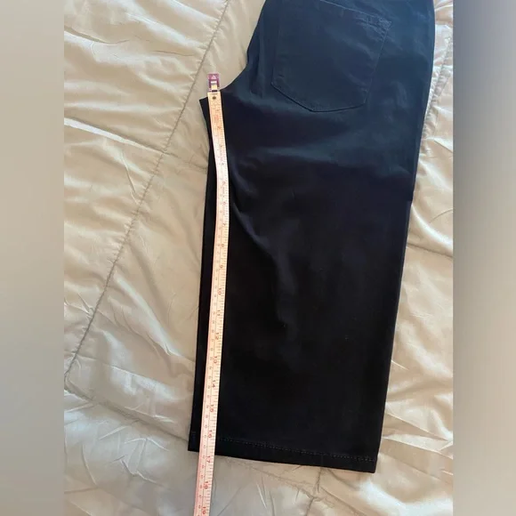 Gloria Vanderbilt Amanda Pull-on Skimmer Black Capri Jean Size 6 NWT - Picture 13 of 16